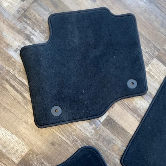 Black Car Floor Mats Set - Picture 4 of 10